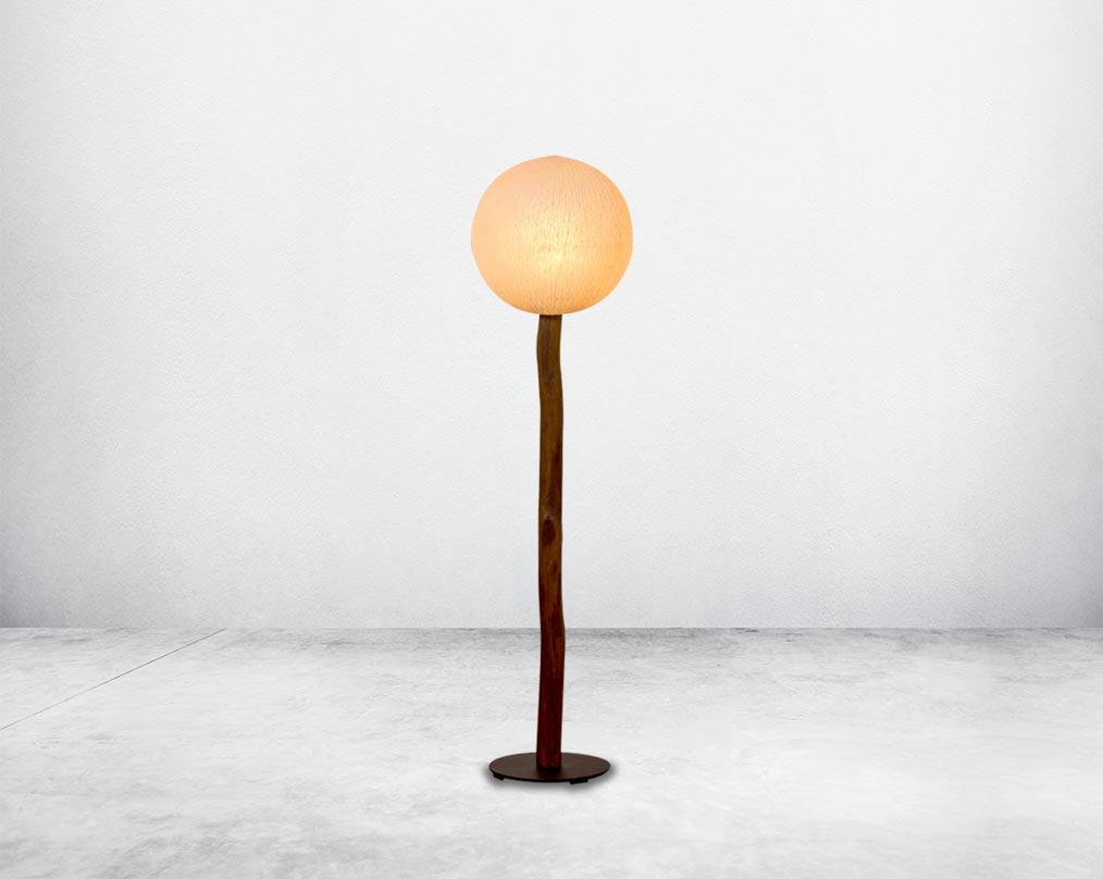 Floor lamp in fibre with wooden stand in balinese design small