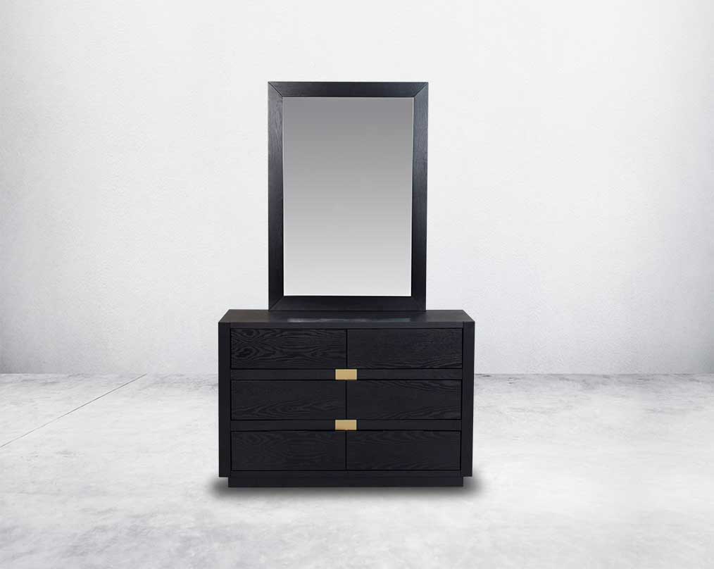 Dresser in wood & oak veneer with closed 3 drawers and a mirror.