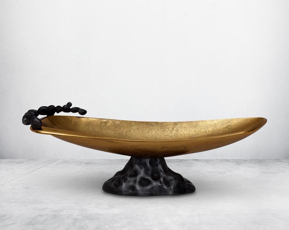 This oval aluminium bowl finished in gold & grey brings a rich contemporary look to your living or dining room . It is perfect for serving appetisers & starters making the presentation very stylish.