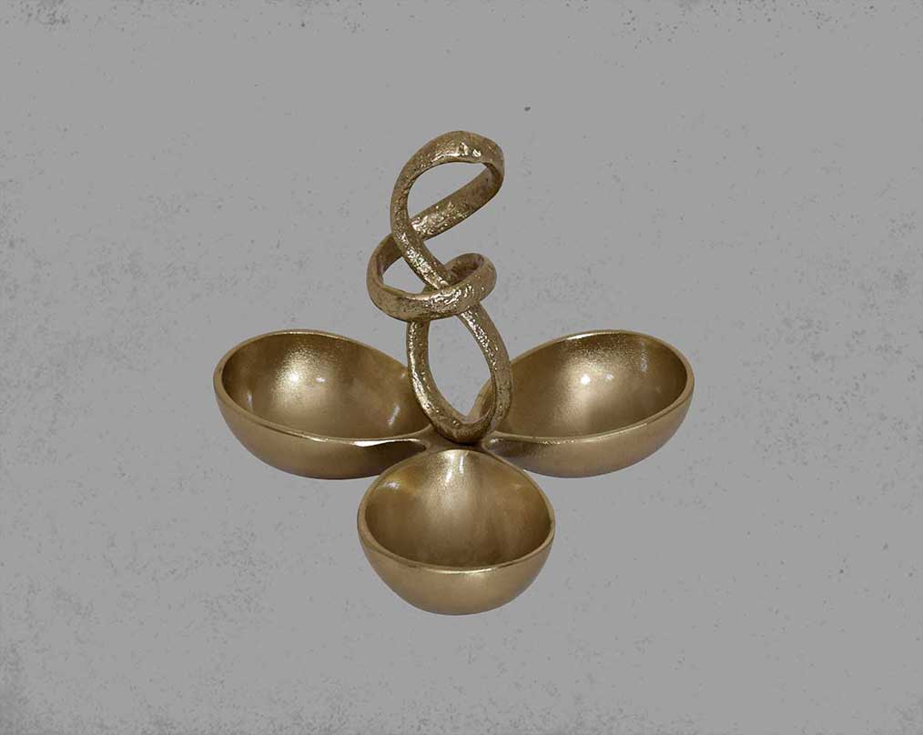 This attractive gold-finished aluminum tri bowl makes for a perfect serving for any occasion.