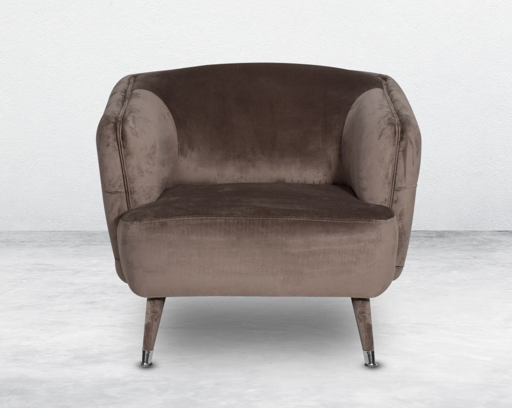 This 1 sofa set beautifully showcases the ancient craft of button tufting upholstery throughout the front along with the use of excellent quality fabric and comfortable seating for a sophisticated appeal.