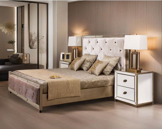 Bed in king size with high back upholstered and tufted in fabric in mirror and antique silver.
Bedside table in mirror and antique silver with 2 drawers.