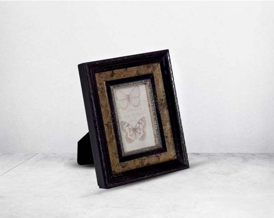  Photo frame in wood with decorative border in classic design.
