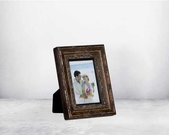 Photo frame in wood with decorative border in classic design- small