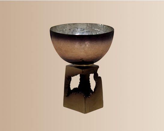 Bowl in champagne & bronze luster glass and antique gold aluminum decorative base.