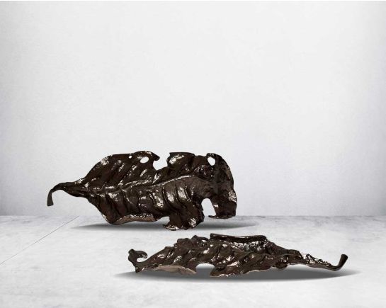 A gorgeous way to add artistry to a coffee or dining table, this decorative leaf makes for a stunning statement in any home.